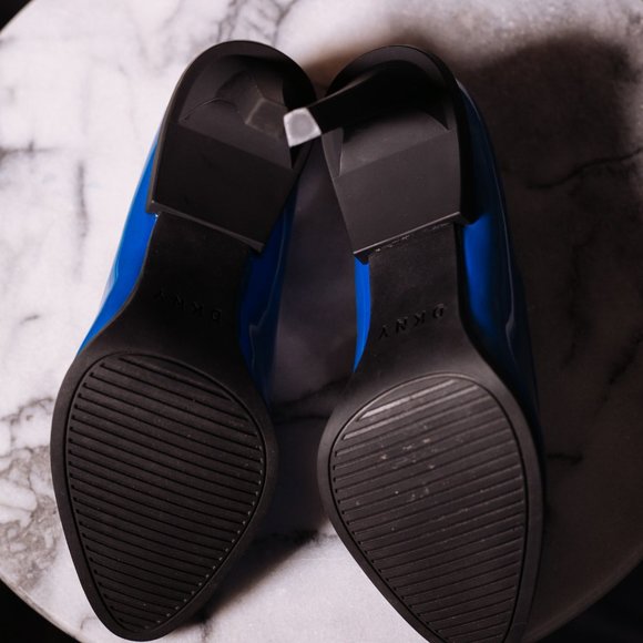 DKNY blue, leather Prim Pointy Pump with rubber heel - Picture 6 of 8